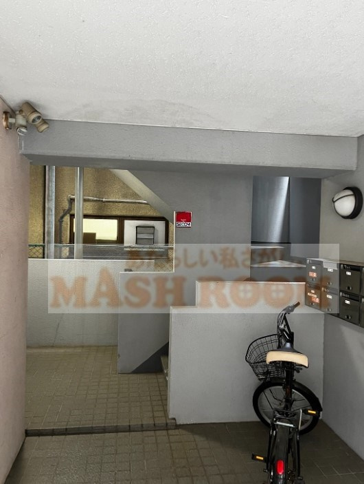 ドミールSASUGAのエントランス