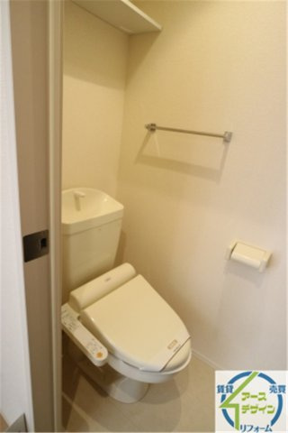 ヴィオラ志染のトイレ|パース写真