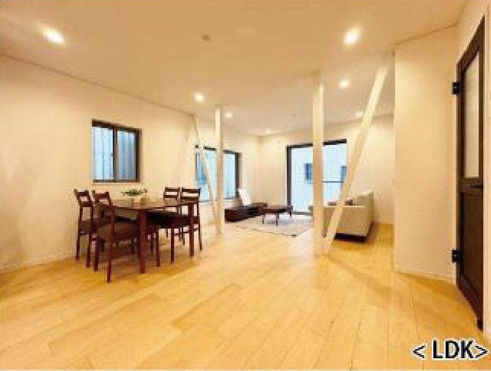 横浜市鶴見区東寺尾東台 中古戸建て【仲介手数料無料】の居間・リビング