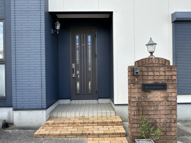 明石市大久保町松陰戸建の玄関