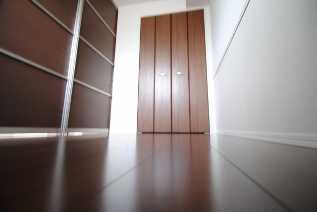 WITH THE LIGHTの内装|明るい色調の室内です