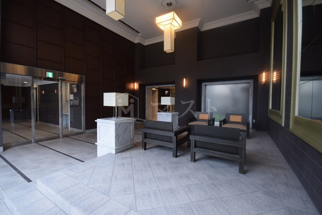 エスリード弁天町南のロビー