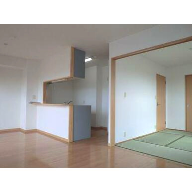 プレシャスコート壱番館の居間・リビング