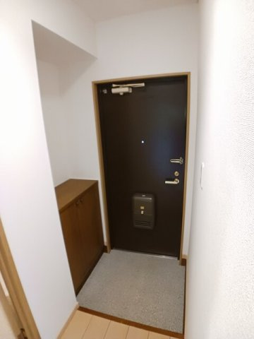 西宮市山口町上山口の賃貸マンションの玄関