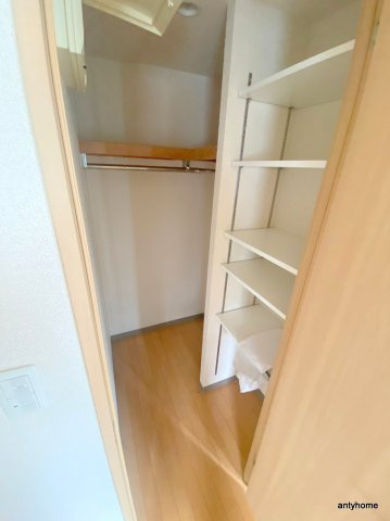 フローライト南森町 仲介手数料無料の収納