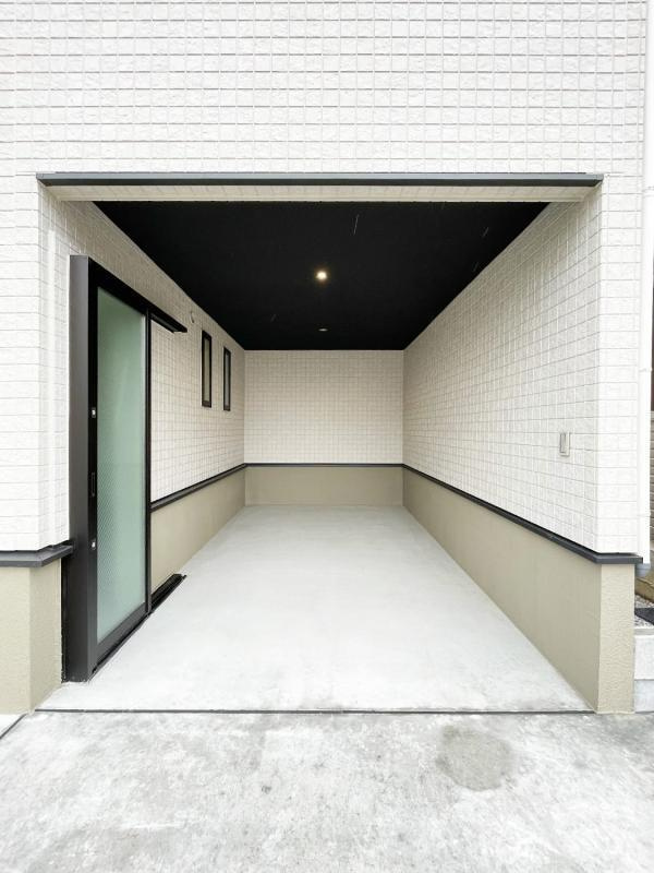 メゾン プリバーダの駐車場|ガレージ