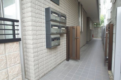 【エントランス】 | ラクエスタ岡本