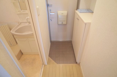 【玄関】 | ラクエスタ岡本