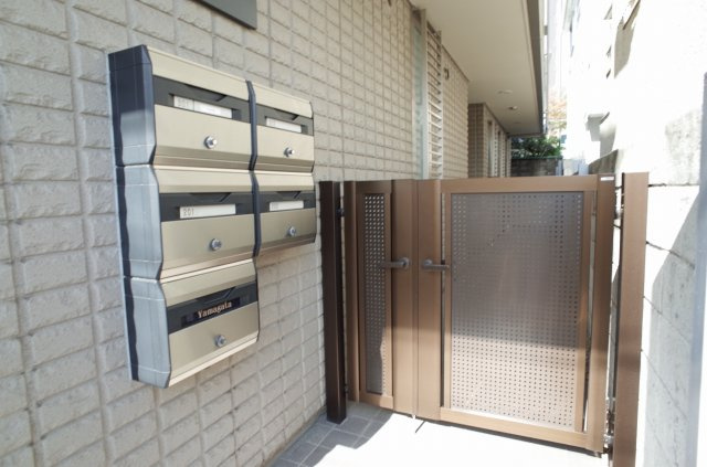 【エントランス】 | ラクエスタ岡本