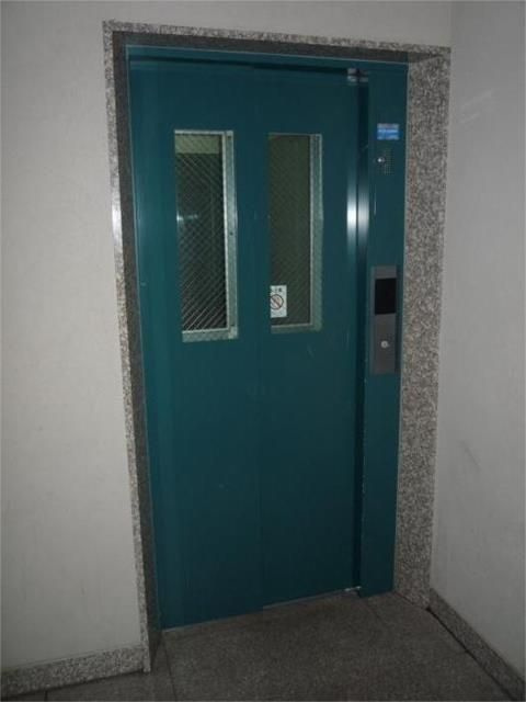 ヴィルラフィーネ東新宿のエントランス|■エレベーターホール