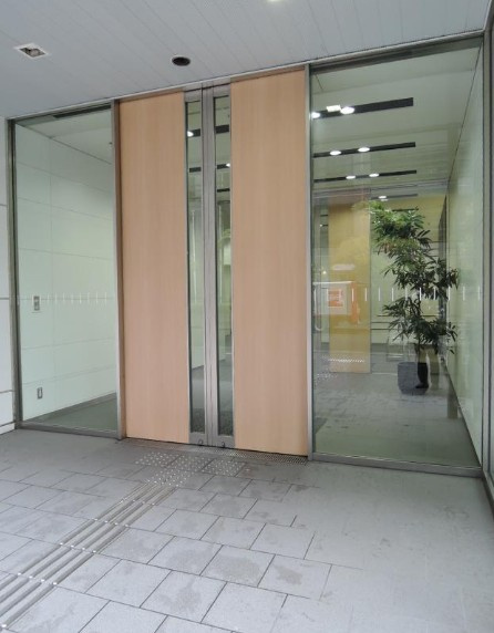 アイカビルの外観