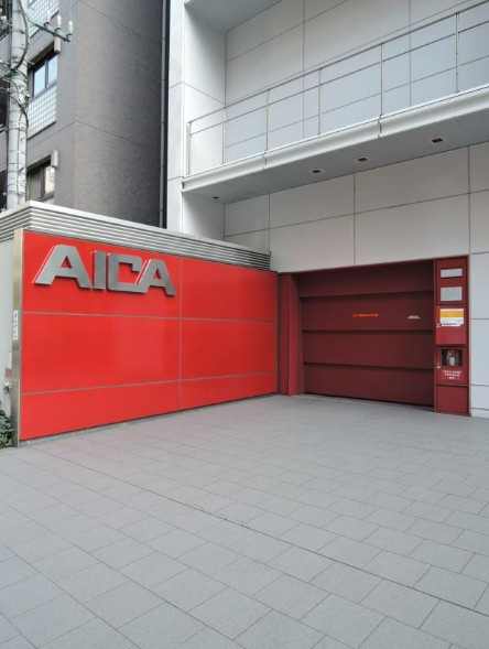 アイカビルの駐車場