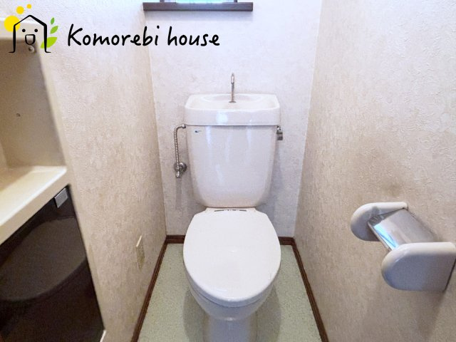 上尾市今泉3丁目　中古一戸建てのトイレ|窓があるトイレです