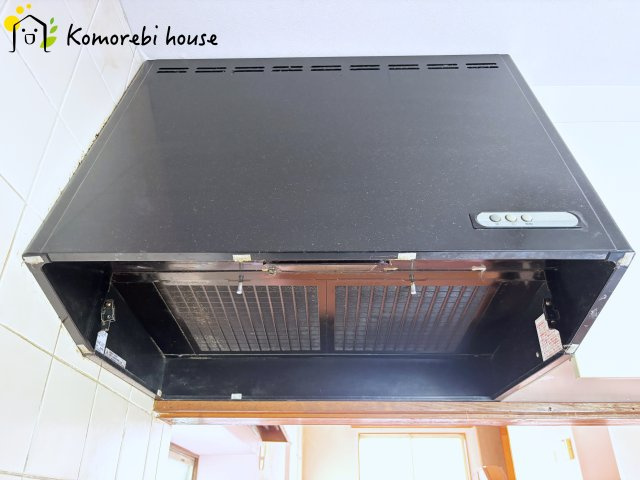 上尾市今泉3丁目　中古一戸建てのキッチン|レンジフードです