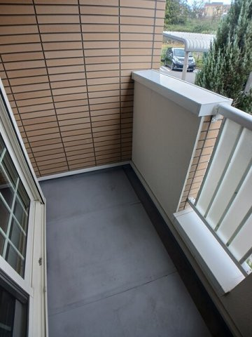 西宮市山口町下山口のアパートのバルコニー