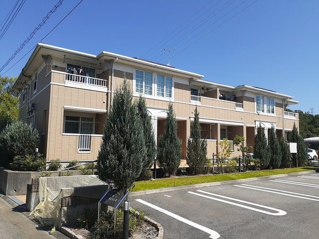 西宮市山口町下山口のアパートの外観