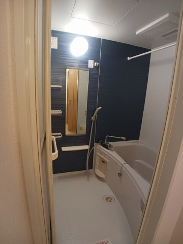 西宮市山口町下山口のアパートの浴室