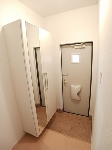 西宮市山口町下山口のアパートの玄関