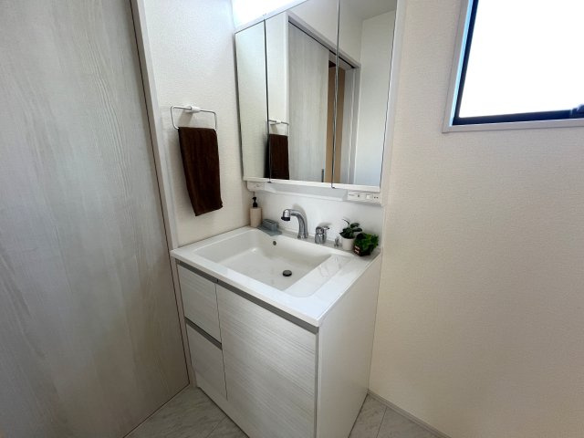 みんな大好き回遊動線！！大和市西鶴間７丁目新築戸建の独立洗面台|使いやすい独立洗面台です