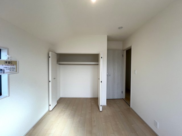 みんな大好き回遊動線！！大和市西鶴間７丁目新築戸建の洋室|個人の部屋や寝室として使える洋室です