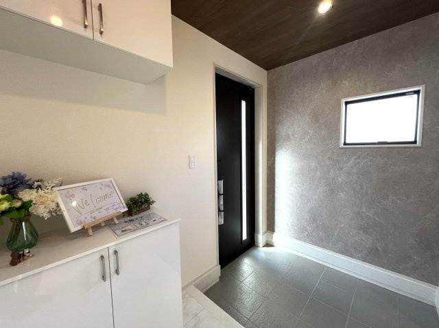 みんな大好き回遊動線！！大和市西鶴間７丁目新築戸建の玄関|玄関です