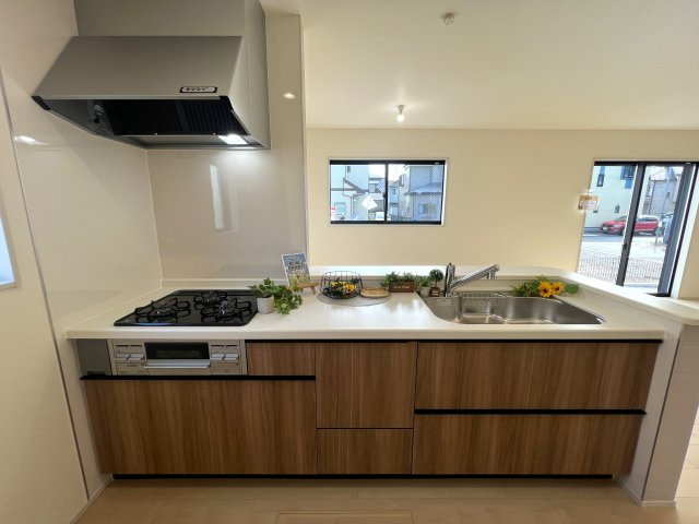 みんな大好き回遊動線！！大和市西鶴間７丁目新築戸建のキッチン|使いやすいキッチンです