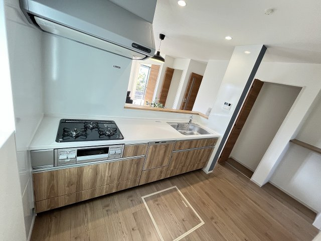 【キッチン】 | 糟屋郡新宮町大字新宮1期・平屋　1号棟（全1棟）【仲介手数料無料・0円】 | 施工例。施工例は完成時と異なる場合があります。
