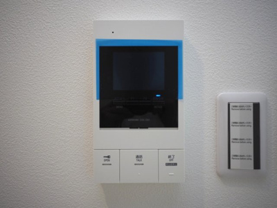 【セキュリティ】 | アーバンパーク新大阪 | モニター付きインターホンです