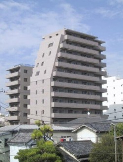 【外観】 | 鉄筋コンクリート造のがっちりとした建物。