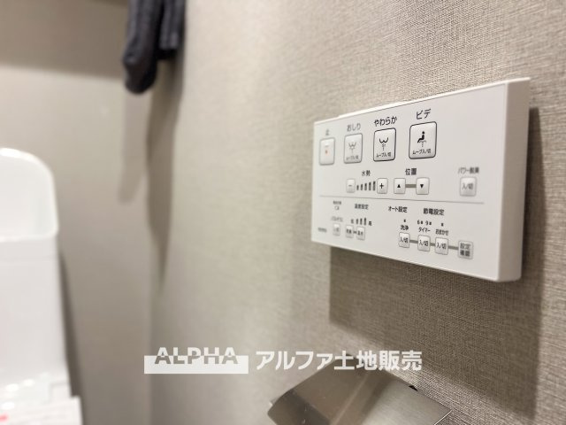 モナーク福生のトイレ|【Warm water flush toilet】
◆温水洗浄便座付きトイレ◆お掃除も楽々。快適に過ごすためには今や欠かせない設備の一つです。壁掛けリモコンで使いやすくいつでも清潔に保てます。