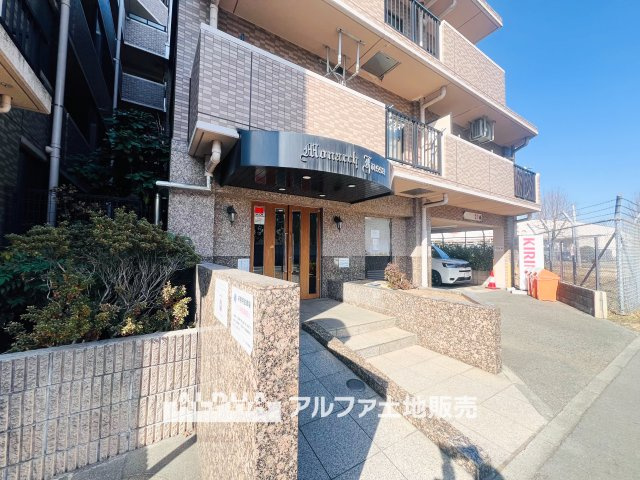 モナーク福生の外観|【Voice】
◆声◆通学から帰宅しここを通過する子供達。だからこそ、そこからさり気ない「おはよう」と「おかえり」がこだまする『愛おしい風景』