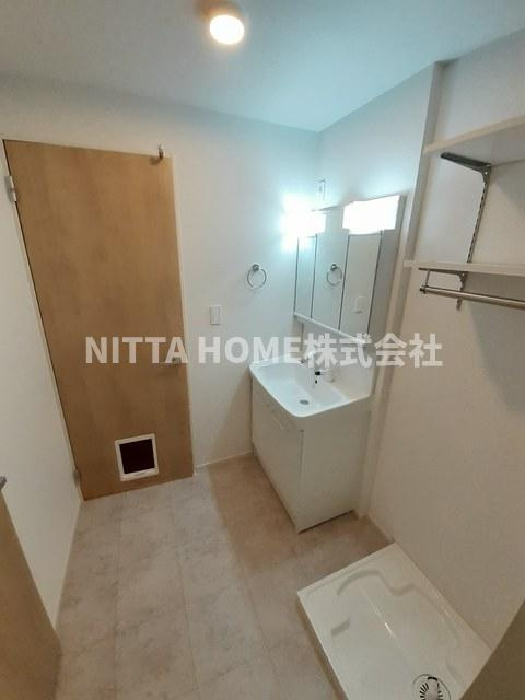 カーサミランダⅥの洗面所|三面鏡付き洗面台もありますよ(^^♪