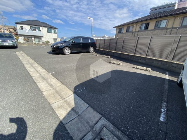 メゾンドソレイユの駐車場