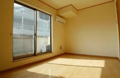 【居間・リビング】 | サンフォレスト | 6.3帖のきれいな洋室。