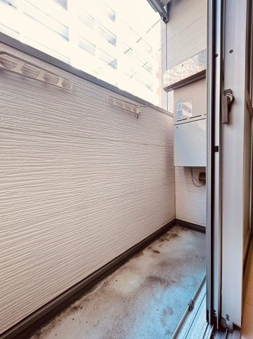 CREST COURT鷹取のバルコニー