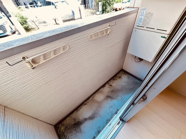 CREST COURT鷹取のバルコニー