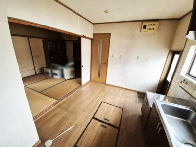 【居間・リビング】 | 亀岡　篠町野条イカノ辻南　一戸建