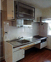 白い小さなマンション六甲のキッチン