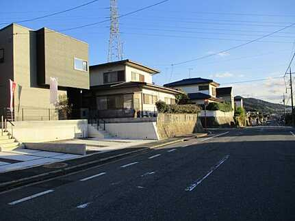 佐伯区五月が丘４丁目の前面道路含む現地写真