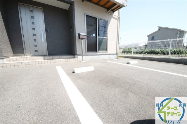 ミュージア茜の駐車場