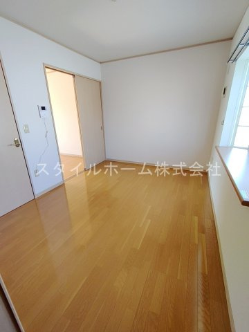 プラッサムコートＭＫ　Aの居間・リビング|別部屋写真です。