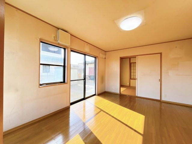 【居間・リビング】 | 佐波郡玉村町大字樋越　中古住宅