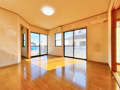 【居間・リビング】 | 佐波郡玉村町大字樋越　中古住宅