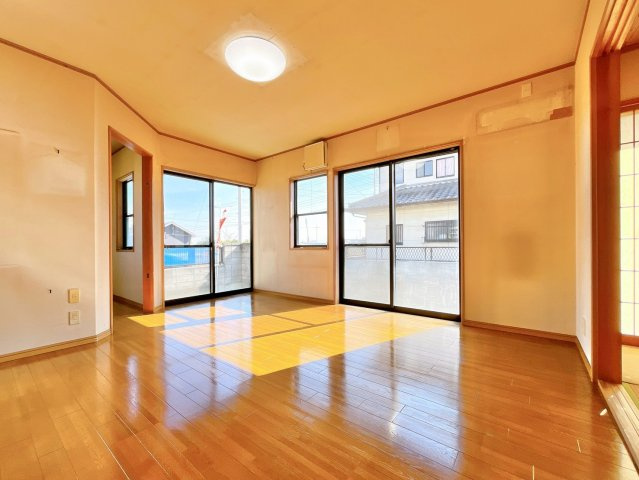 【居間・リビング】 | 佐波郡玉村町大字樋越　中古住宅