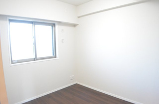 【洋室】 | ルネサンスタワー北大宮 | 一人ひとり違う「快適な条件」を実現するため内装はシンプルに統一しています。飾り過ぎず拘り過ぎないデザインです。