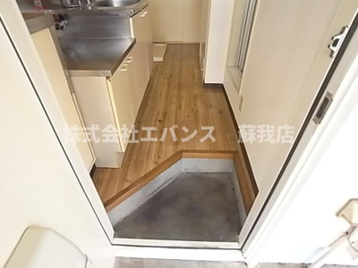 【玄関】 | マミエール日栄 | 収納もある玄関です