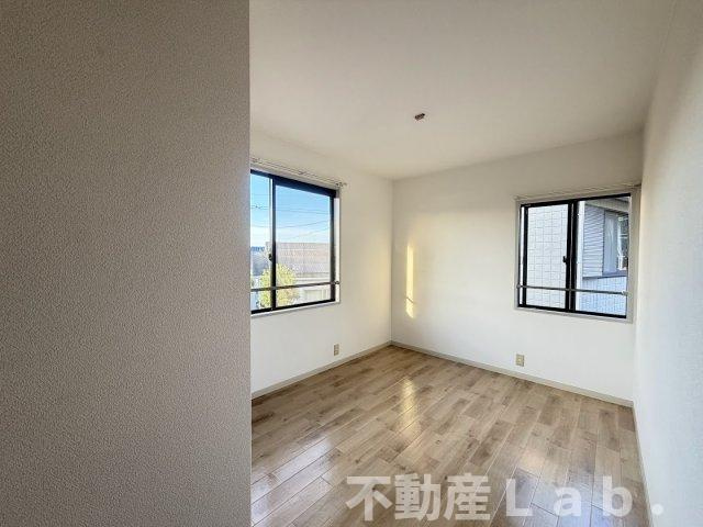 グリーンシティの洋室