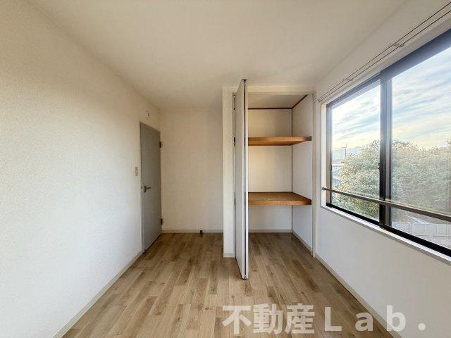 グリーンシティの洋室