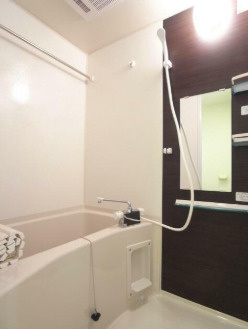 【浴室】 | リブリ・永福 | 浴室乾燥機付きバス。