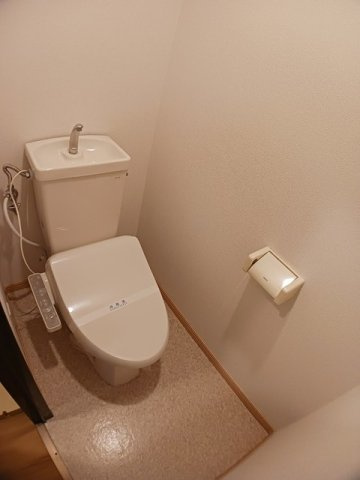 西宮市山口町中野１丁目のアパートのトイレ